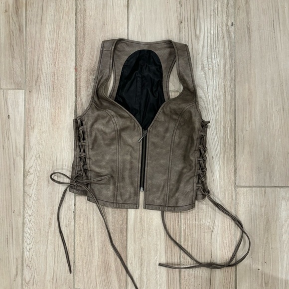 lace up vest - Picture 2 of 7